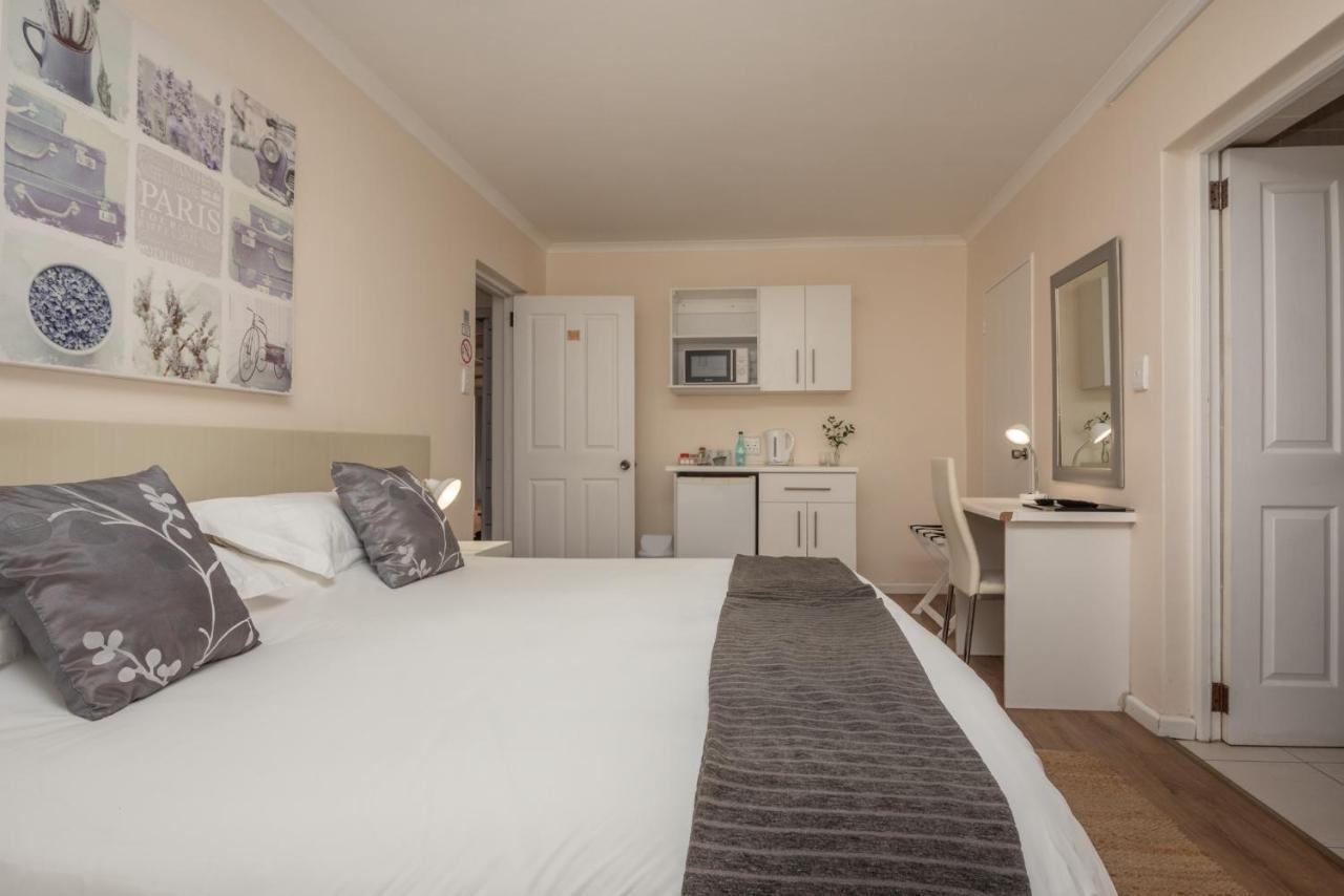 Millard Crescent Guest House Порт-Елізабет Екстер'єр фото