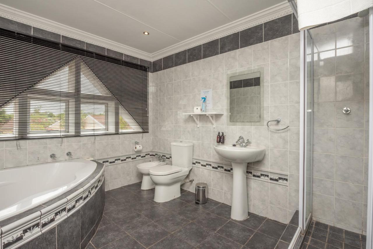 Millard Crescent Guest House Порт-Елізабет Екстер'єр фото