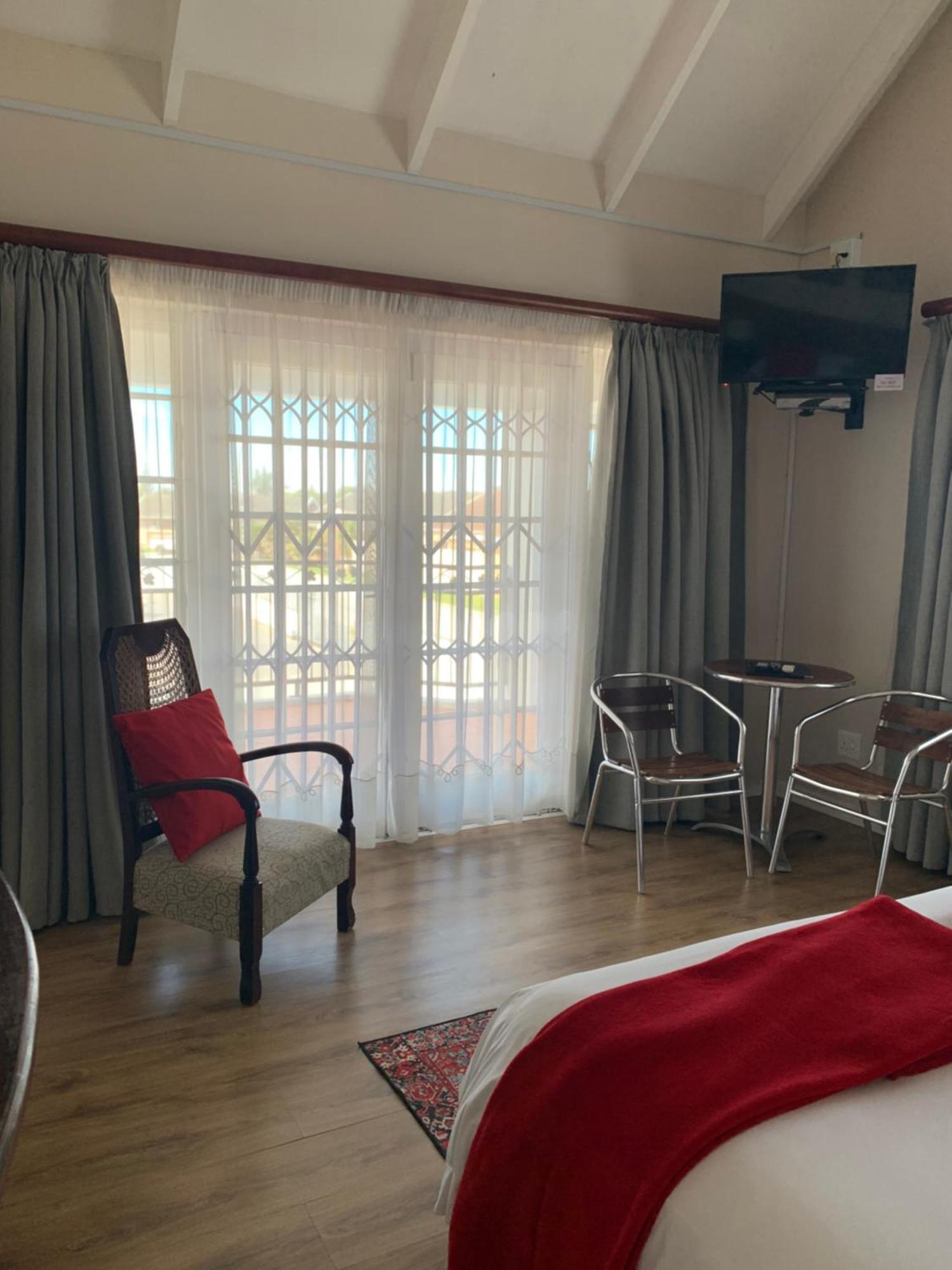 Millard Crescent Guest House Порт-Елізабет Екстер'єр фото