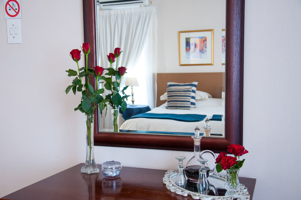 Millard Crescent Guest House Порт-Елізабет Екстер'єр фото